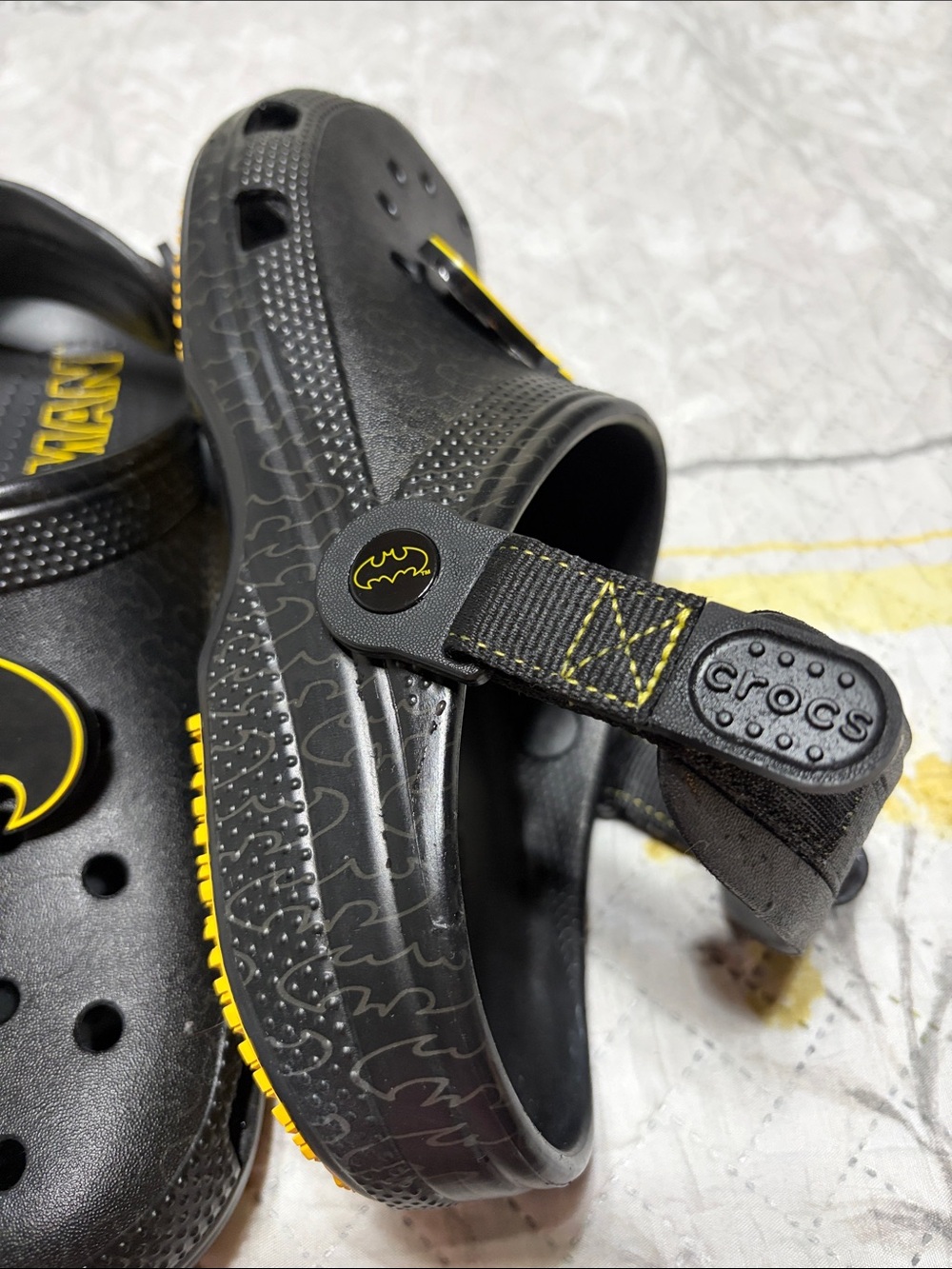 Crocs Unisex-Adult Classic Adjustable Batman Clogs Size 10M/12W - Picture 2 of 4